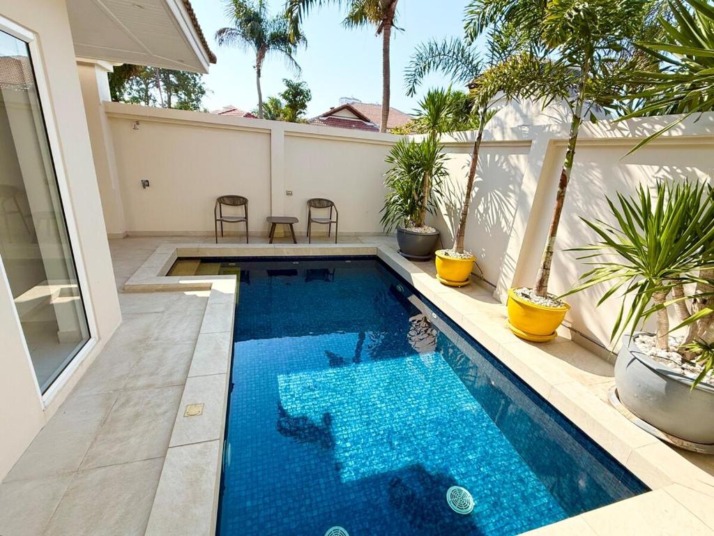 Villa in Noida with Pool